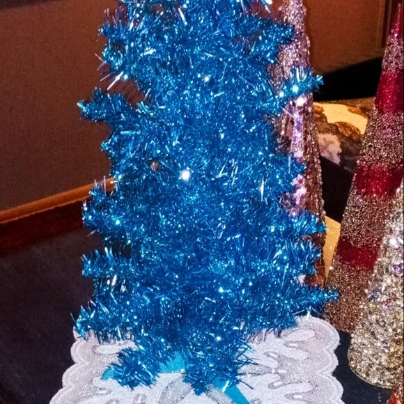 Sparkly Christmas Tree Blue Tinsel Table Top Decor Retro-Style w/FREE skirt - Picture 8 of 8